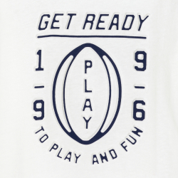 تيشيرت بأكمام طويلة عليه...